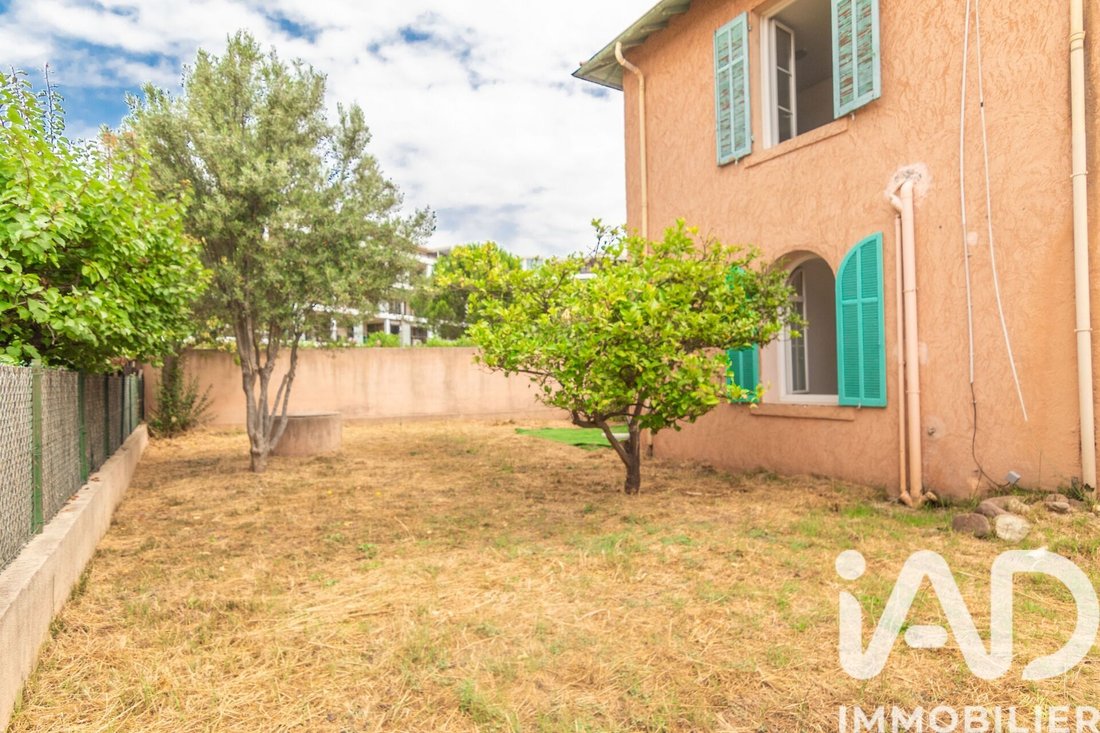 House in Villeneuve, Frejus, France 1 - 16982246