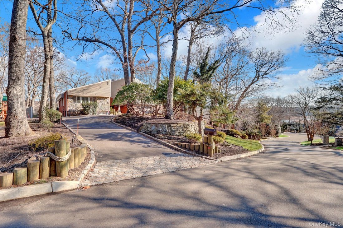 House in Smithtown, New York, United States 1 - 16980689