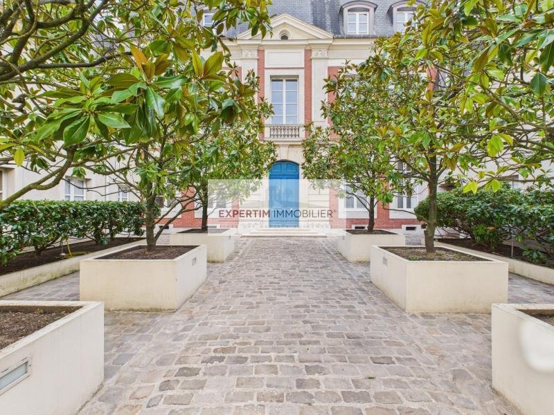 Apartment in Domaine National du Château, Versailles, France 1 - 16983376