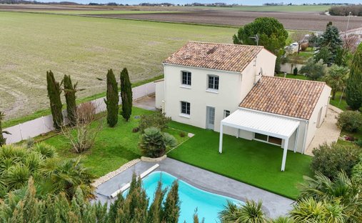 House in Medis, Nouvelle-Aquitaine, France 1