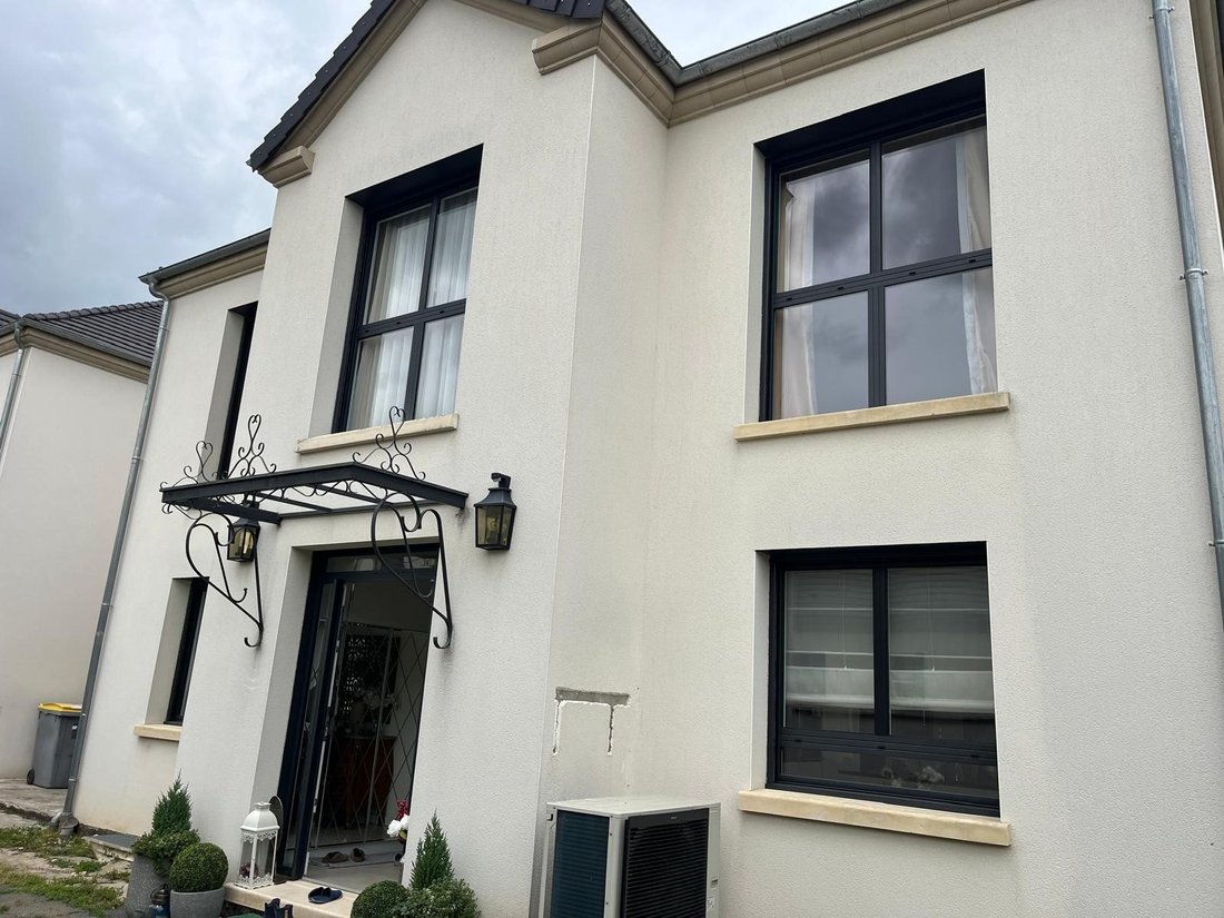 House in Rosny-sur-Seine, Ile-de-France, France 1 - 16983445