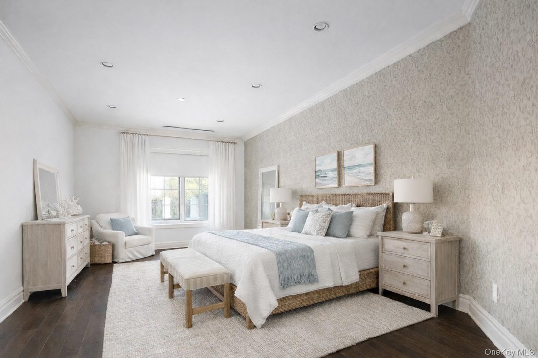 Condo in New Hyde Park, New York, United States 2 - 16980928