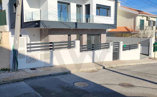 Townhouse in Charneca de Caparica e Sobreda, Setubal, Portugal 1