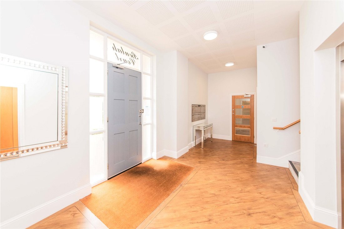 Apartment in Ferney Hill, Enfield, England 2 - 16943374