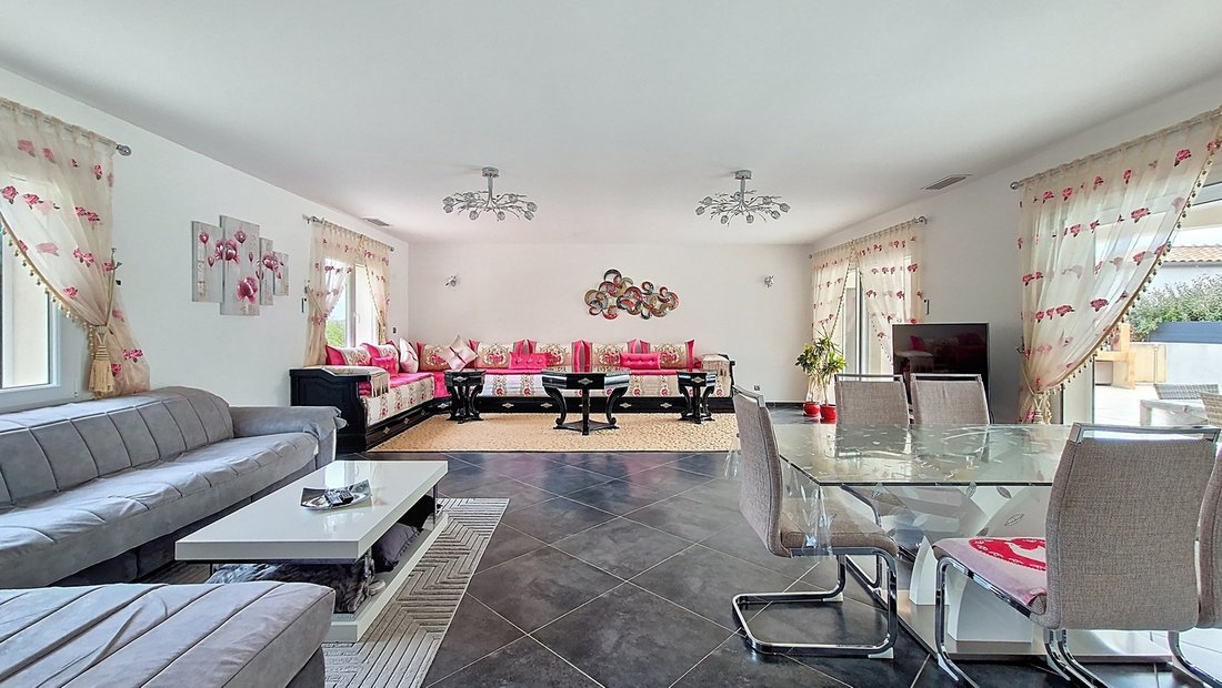 Villa in Saint-Series, Occitania, France 5 - 16981104