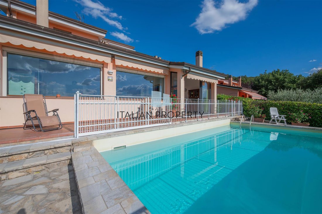 Villa in Magione, Umbria, Italy 2 - 16987224