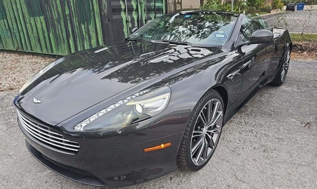 Aston Martin Jackenull