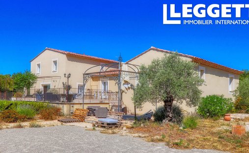 Villa in Villars, Provence-Alpes-Côte d'Azur, France 1