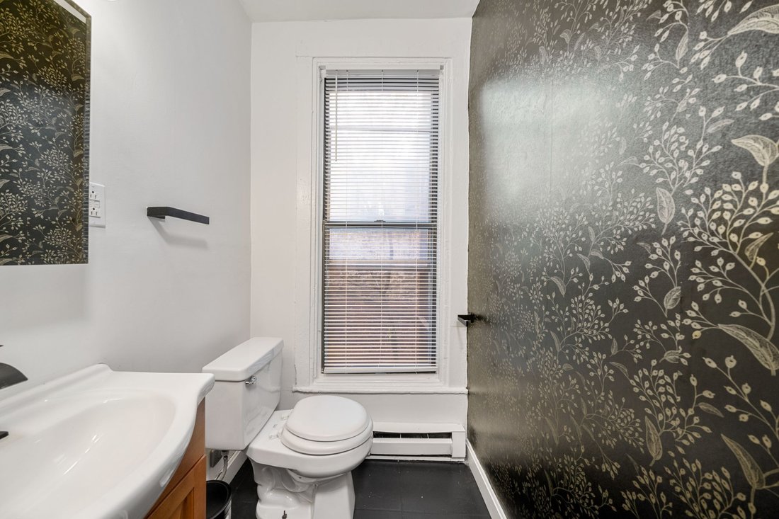 Boston, Massachusetts, United States 5 - 16986312