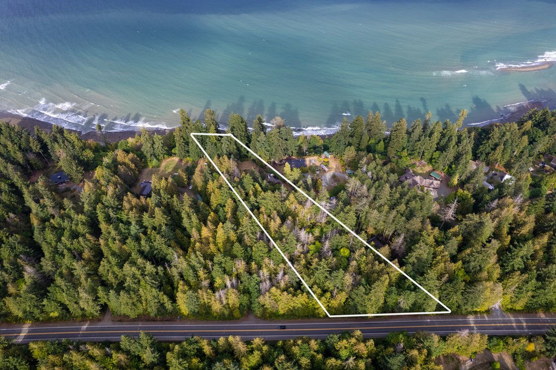 House in Qualicum Beach, British Columbia, Canada 1 - 16991310