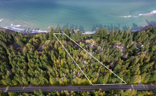 House in Qualicum Beach, British Columbia, Canada 1