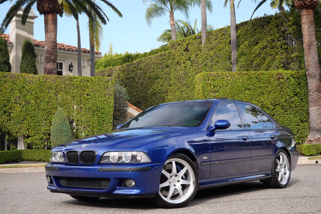 Sedan in Los Angeles, California, United States 1 - 16991812