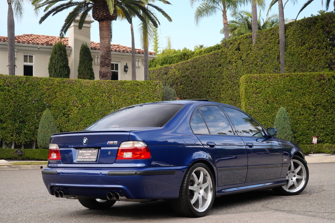 Sedan in Los Angeles, California, United States 5 - 16991812