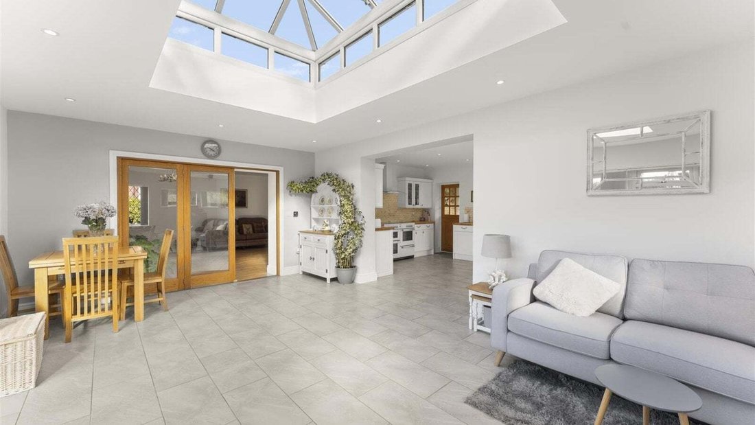Bungalow in Tatling End, Gerrards Cross, England 3 - 16786597