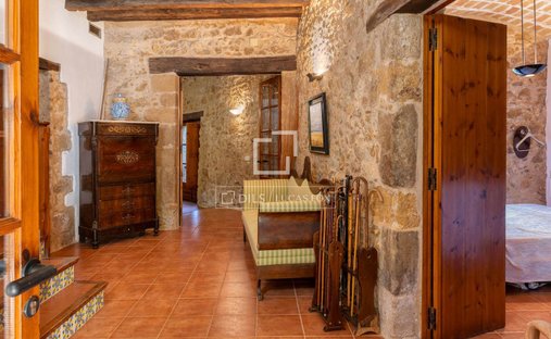 16 Bedroom Castle For Sale In Alt Empordà, Girona