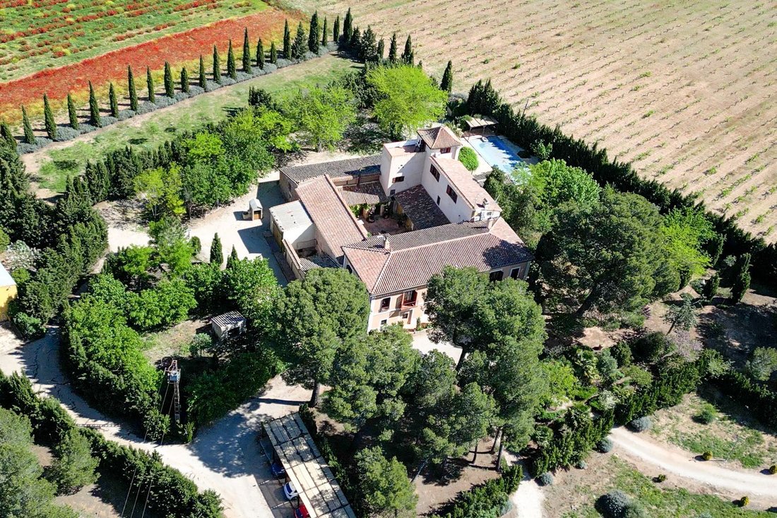 Villa in Fontanars dels Alforins, Valencian Community, Spain 1 - 16991093