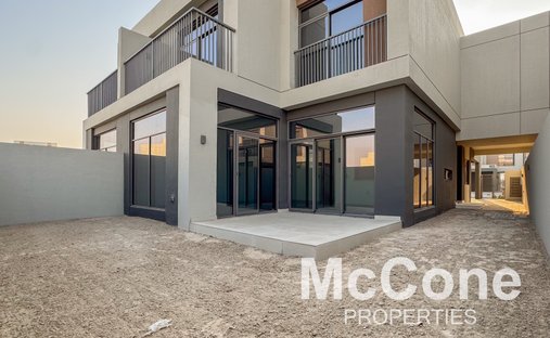 Villa in Dubai, Dubai, United Arab Emirates 1