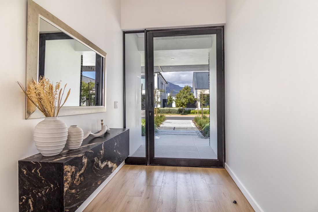 House in Paarl, Groenvlei, Western Cape 3 - 16991337
