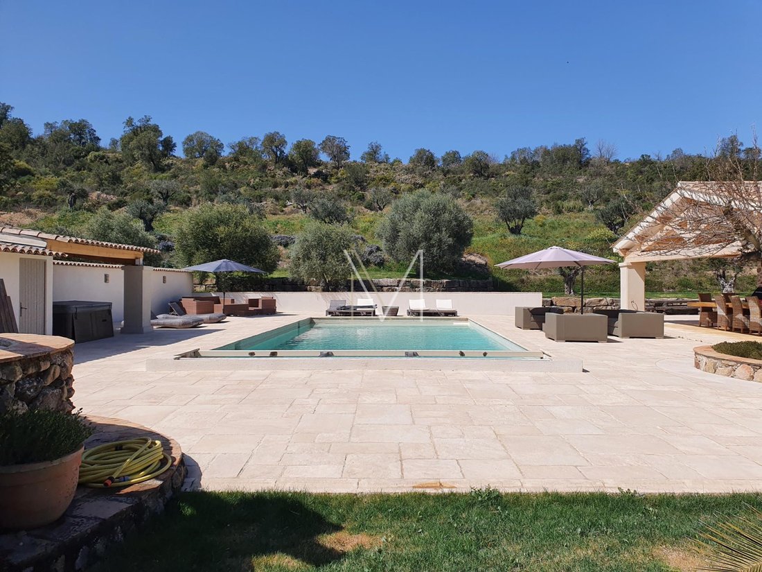 Estate in Le Plan-de-la-Tour, Provence-Alpes-Côte d'Azur, France 3 - 16993111