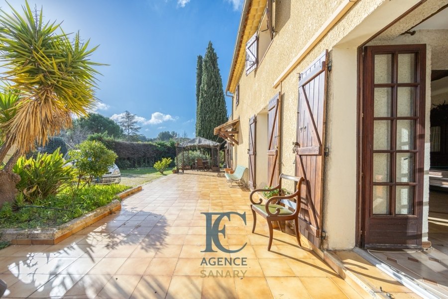 House in Saint-Cyr-sur-Mer, Provence-Alpes-Côte d'Azur, France 2 - 16996975