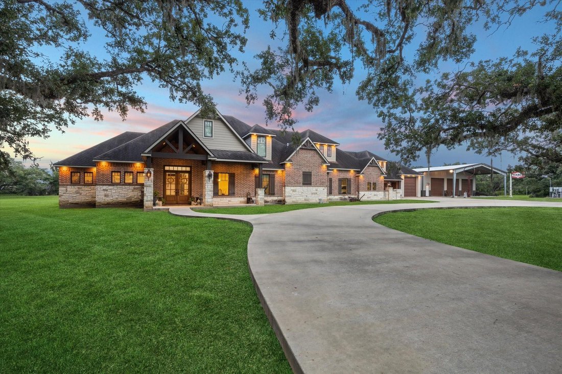 House in Angleton, Texas, United States 1 - 16992078
