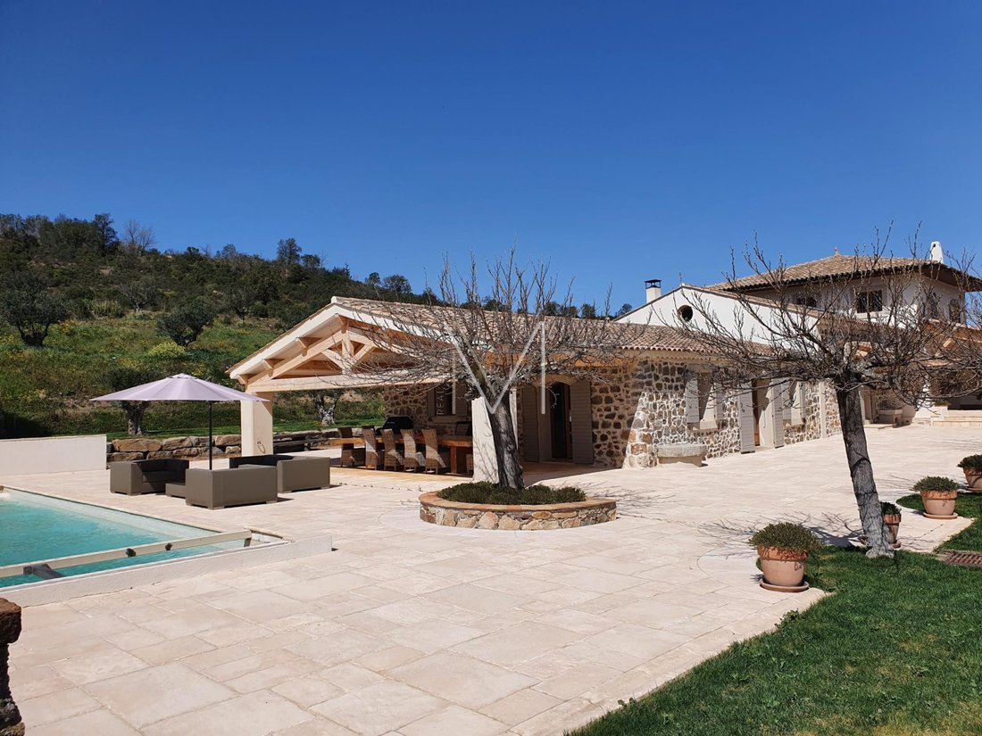 Estate in Le Plan-de-la-Tour, Provence-Alpes-Côte d'Azur, France 1 - 16993111