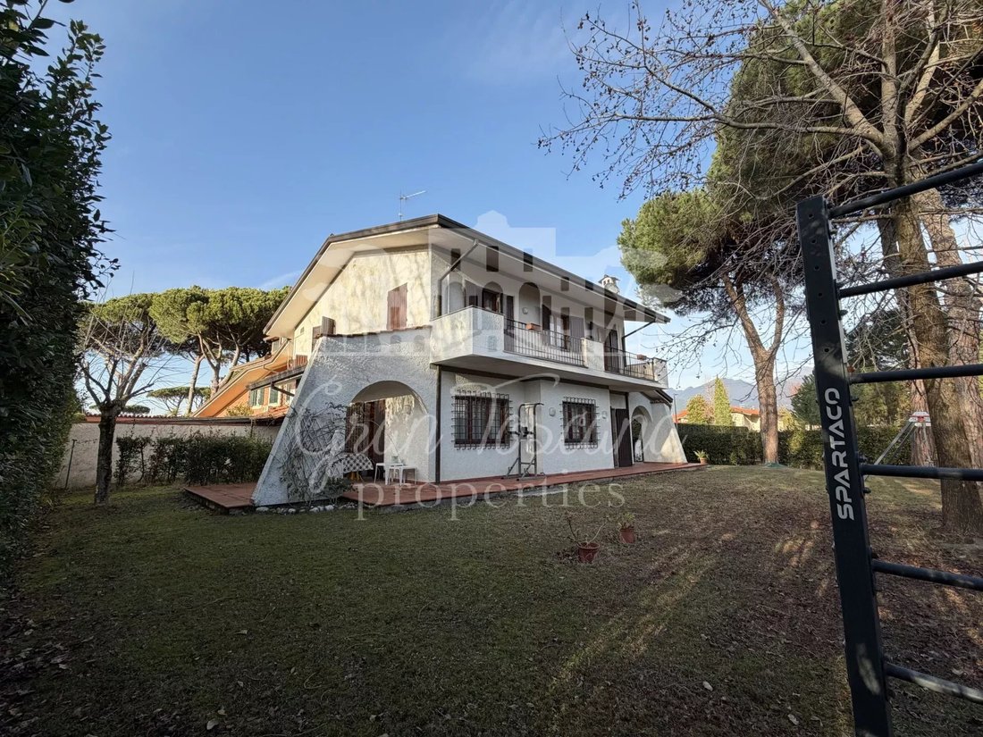 House in Center, Forte dei Marmi, Tuscany 3 - 16990925