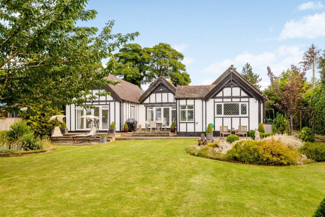 Bungalow in Buckinghamshire, England 1 - 16992985
