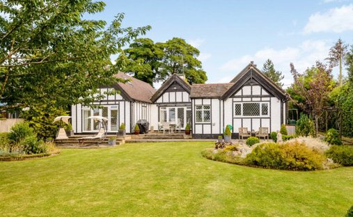 Bungalow in Buckinghamshire, England 1