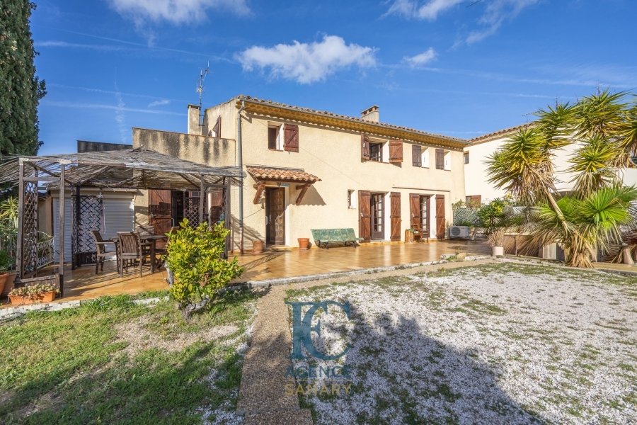 House in Saint-Cyr-sur-Mer, Provence-Alpes-Côte d'Azur, France 1 - 16996975