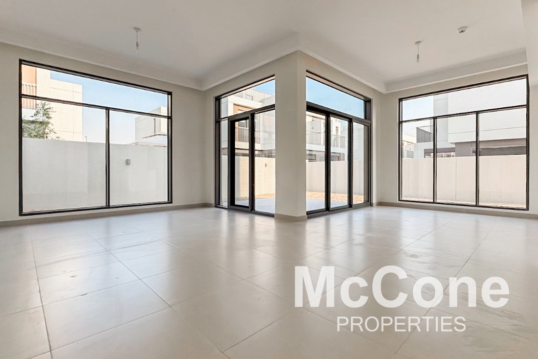Villa in Dubai South, Dubai, United Arab Emirates 2 - 16990462