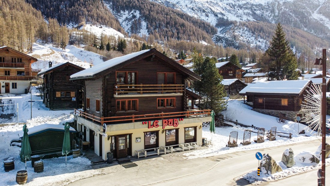 Exceptional: Bistro With Duplex 5.5 Rooms And Independent Studio