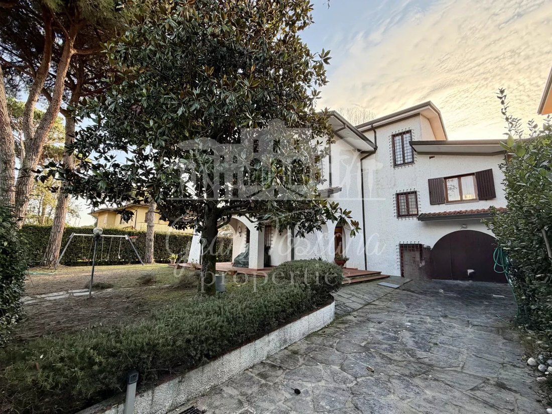 House in Center, Forte dei Marmi, Tuscany 5 - 16990925