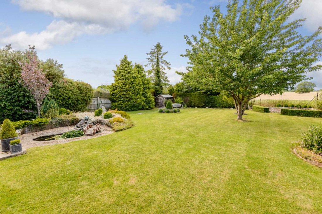 Bungalow in Buckinghamshire, England 3 - 16992985