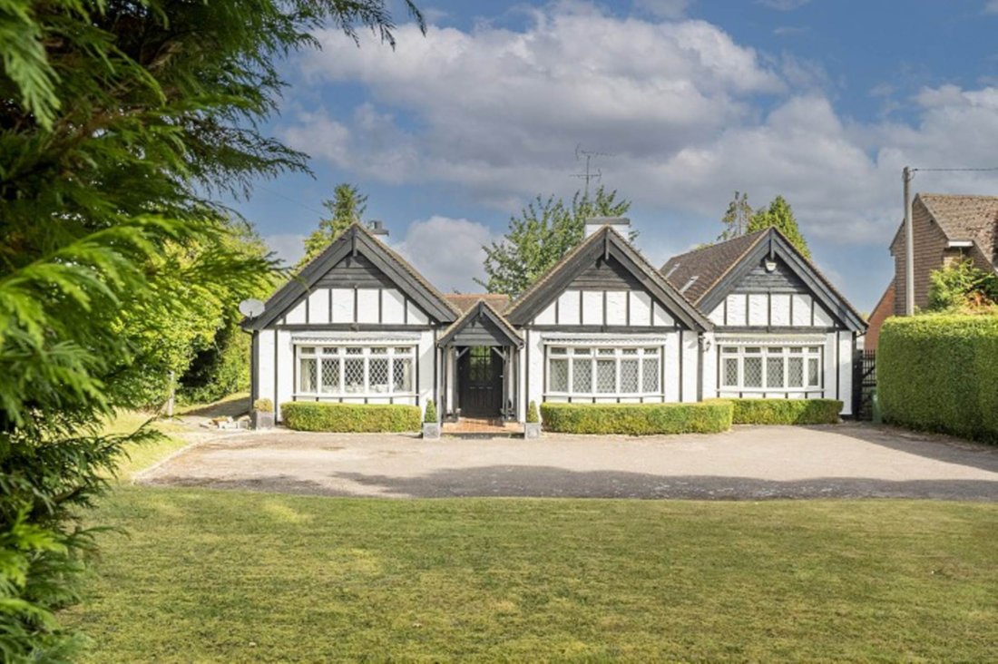 Bungalow in Buckinghamshire, England 2 - 16992985