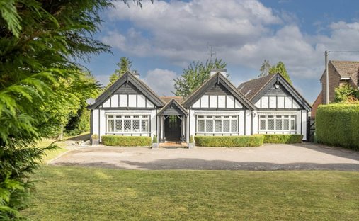 Bungalow in Buckinghamshire, England 1