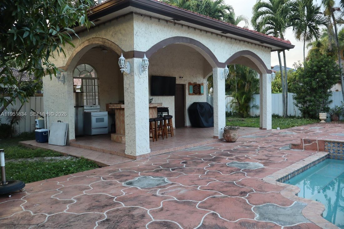 House in Hialeah, Florida, United States 3 - 16992710