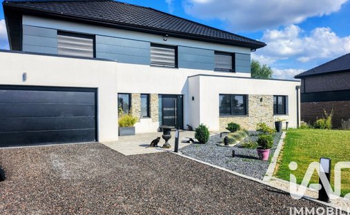 House in Servins, Hauts-de-France, France 1