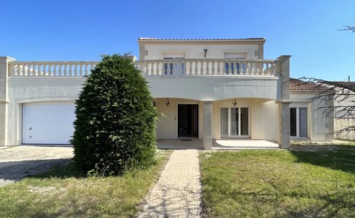 House in Baraillot, Le Haillan, France 1
