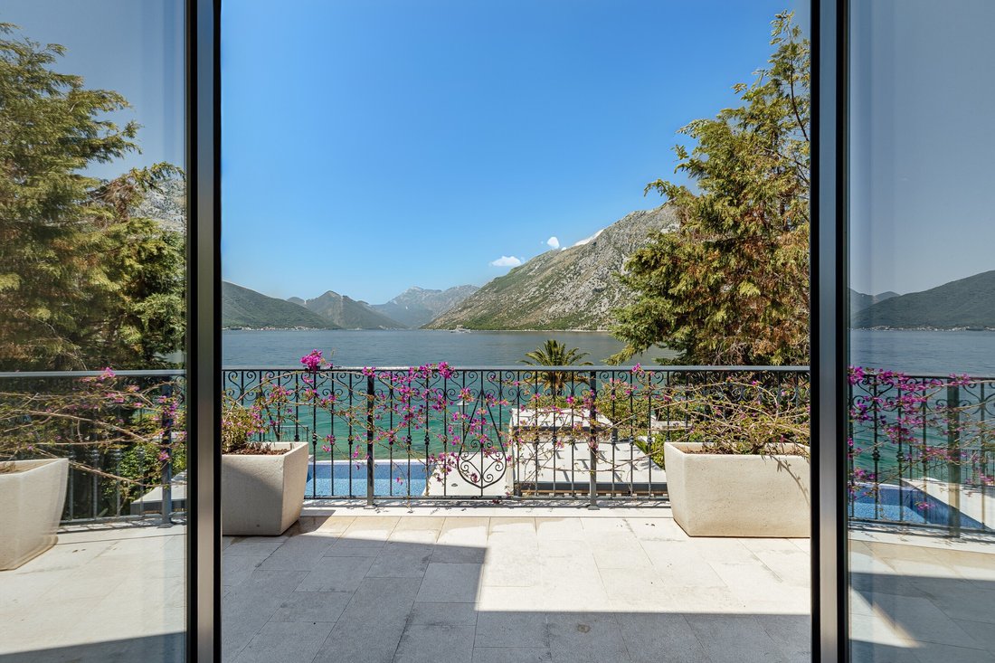 Villa in Ljuta, Kotor Municipality, Montenegro 2 - 16998063