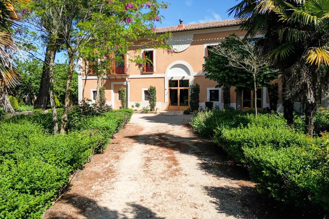 Villa in Fontanars dels Alforins, Valencian Community, Spain 3 - 16991093