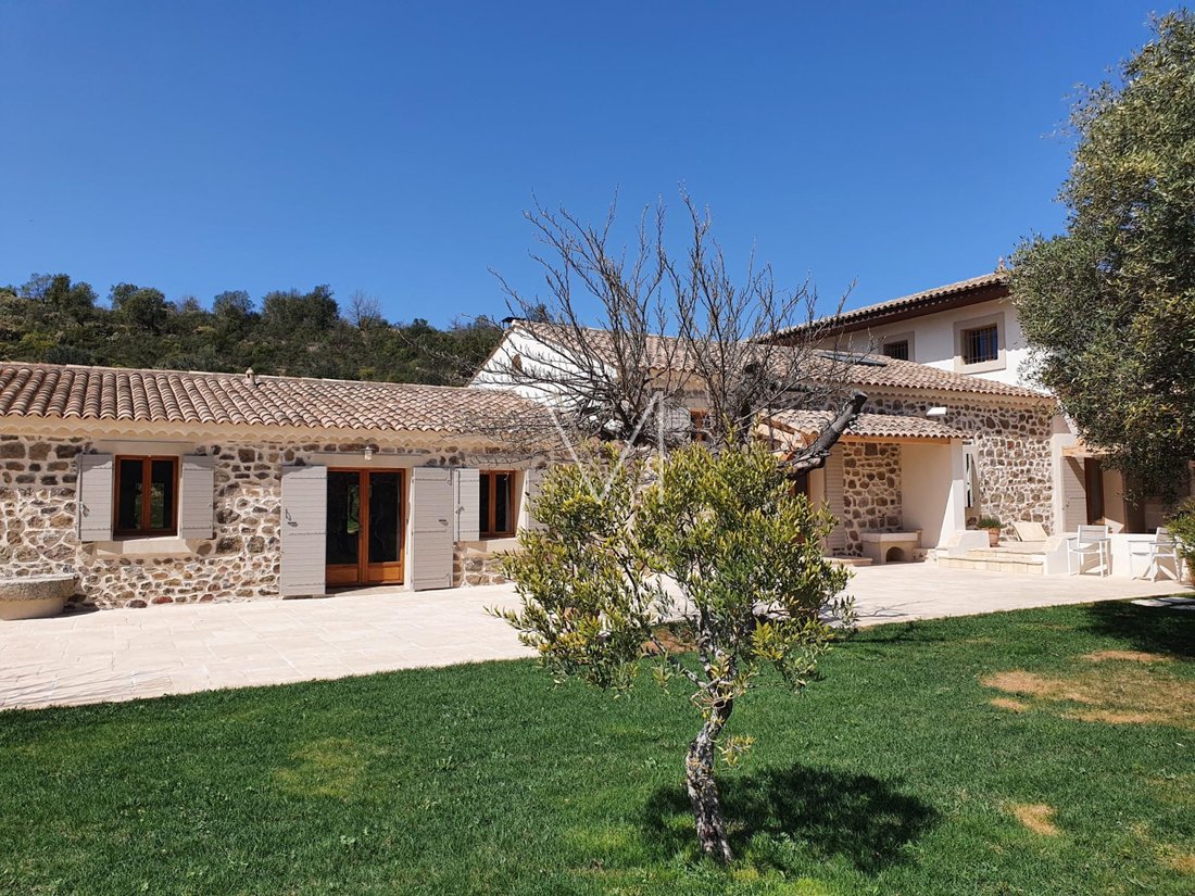 Estate in Le Plan-de-la-Tour, Provence-Alpes-Côte d'Azur, France 4 - 16993111