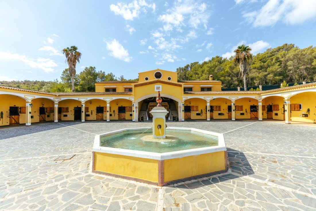 House in Sant Rafel de sa Creu, Sant Antoni de Portmany, Balearic Islands 3 - 16989854