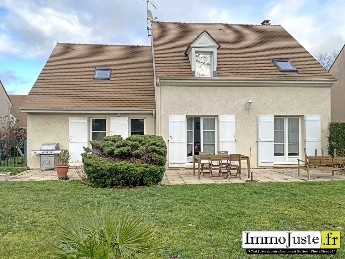 House in Montfort-l'Amaury, Ile-de-France, France 1 - 16561137