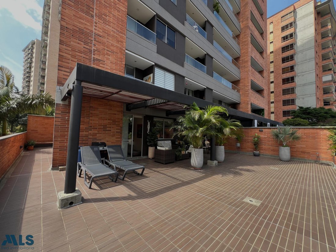 Apartment in Medellín, Antioquia, Colombia 2 - 16996931