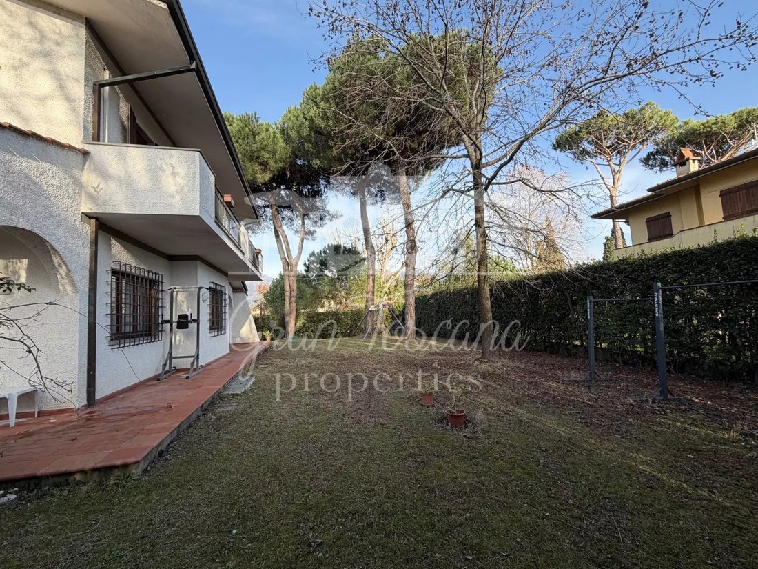 House in Center, Forte dei Marmi, Tuscany 4 - 16990925