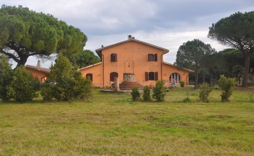Casa di campagna a Castelnuovo Misericordia, Toscana, Italia 1