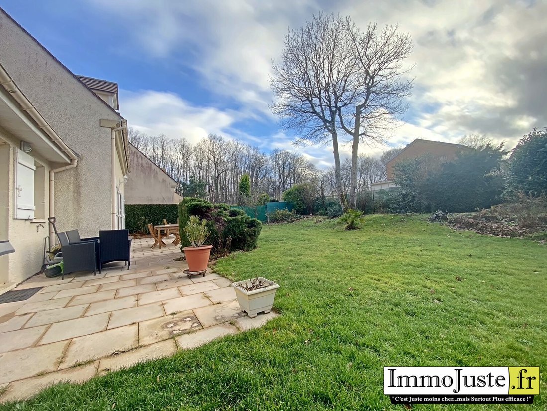 House in Montfort-l'Amaury, Ile-de-France, France 3 - 16561137