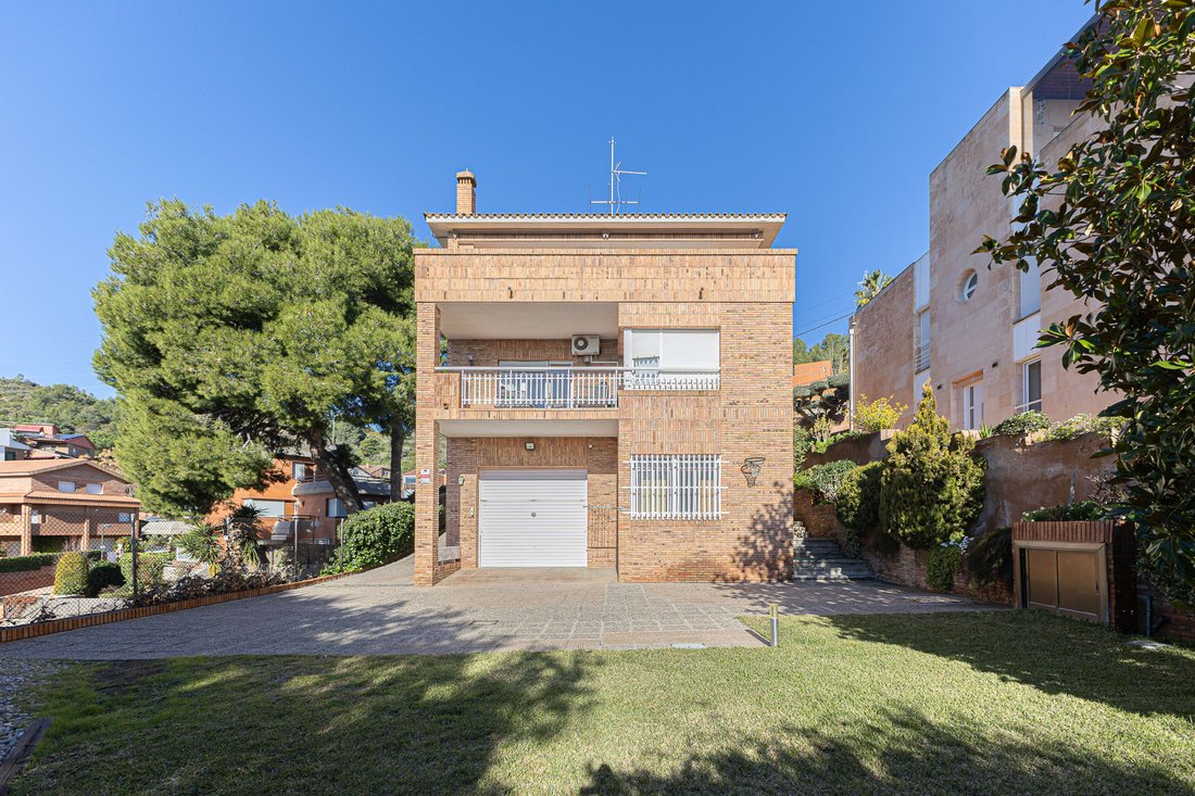 House in Sant Just Desvern, Catalonia, Spain 1 - 17000969