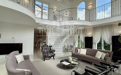 Villa in Vittoria Apuana, Forte dei Marmi, Tuscany 1